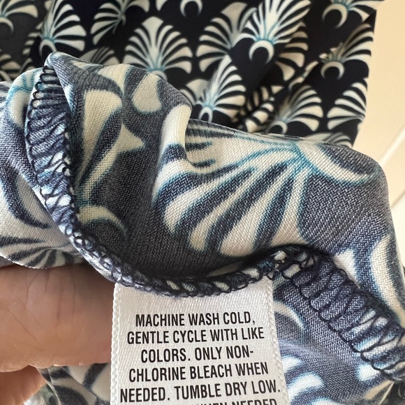 Patterned crossover top by Charter Club size L - Picture 7 of 8